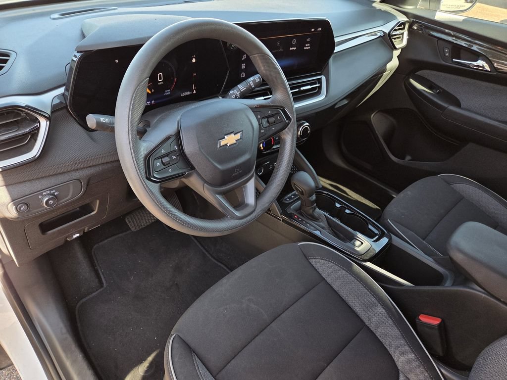 Used 2025 Chevrolet TrailBlazer LT w/ Driver Confidence Package AWD/4WD image 28