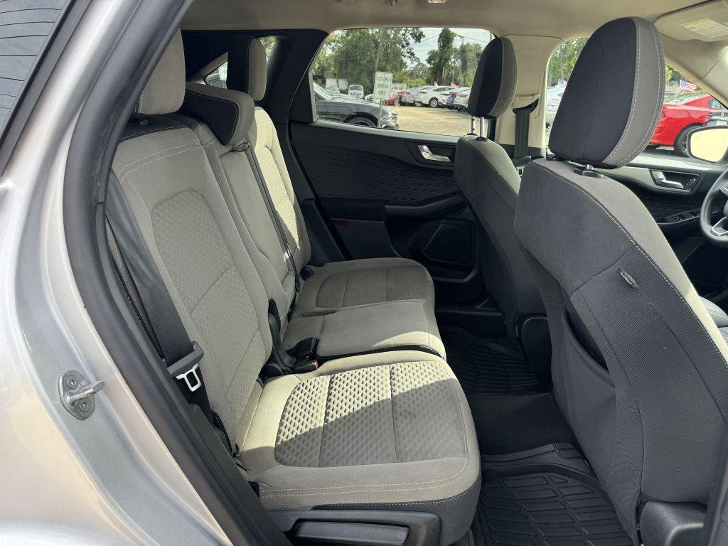 Used 2020 Ford Escape SE image 11