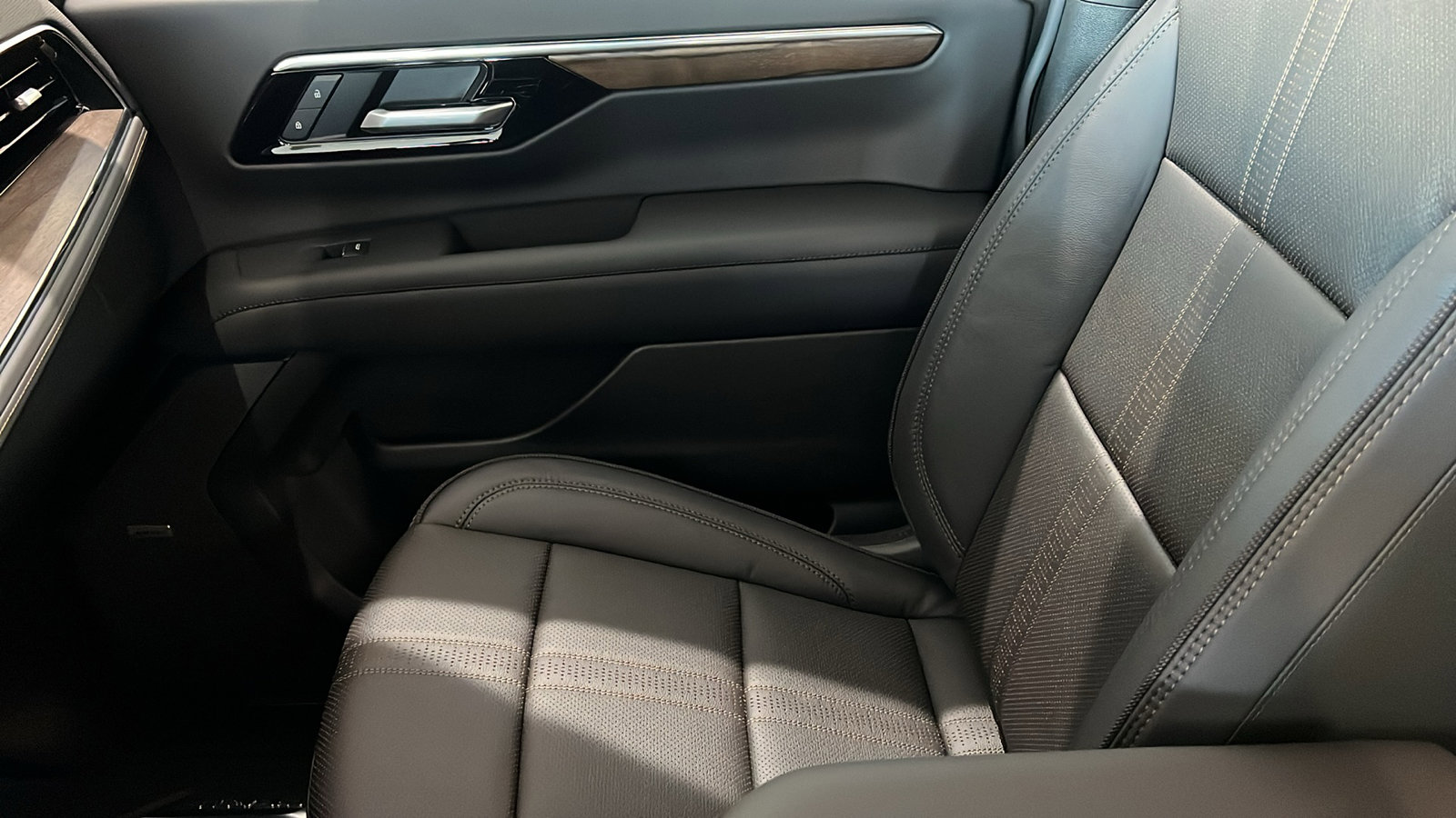 New 2026 Chevrolet Tahoe High Country w/ LPO, Get Active Package image 19