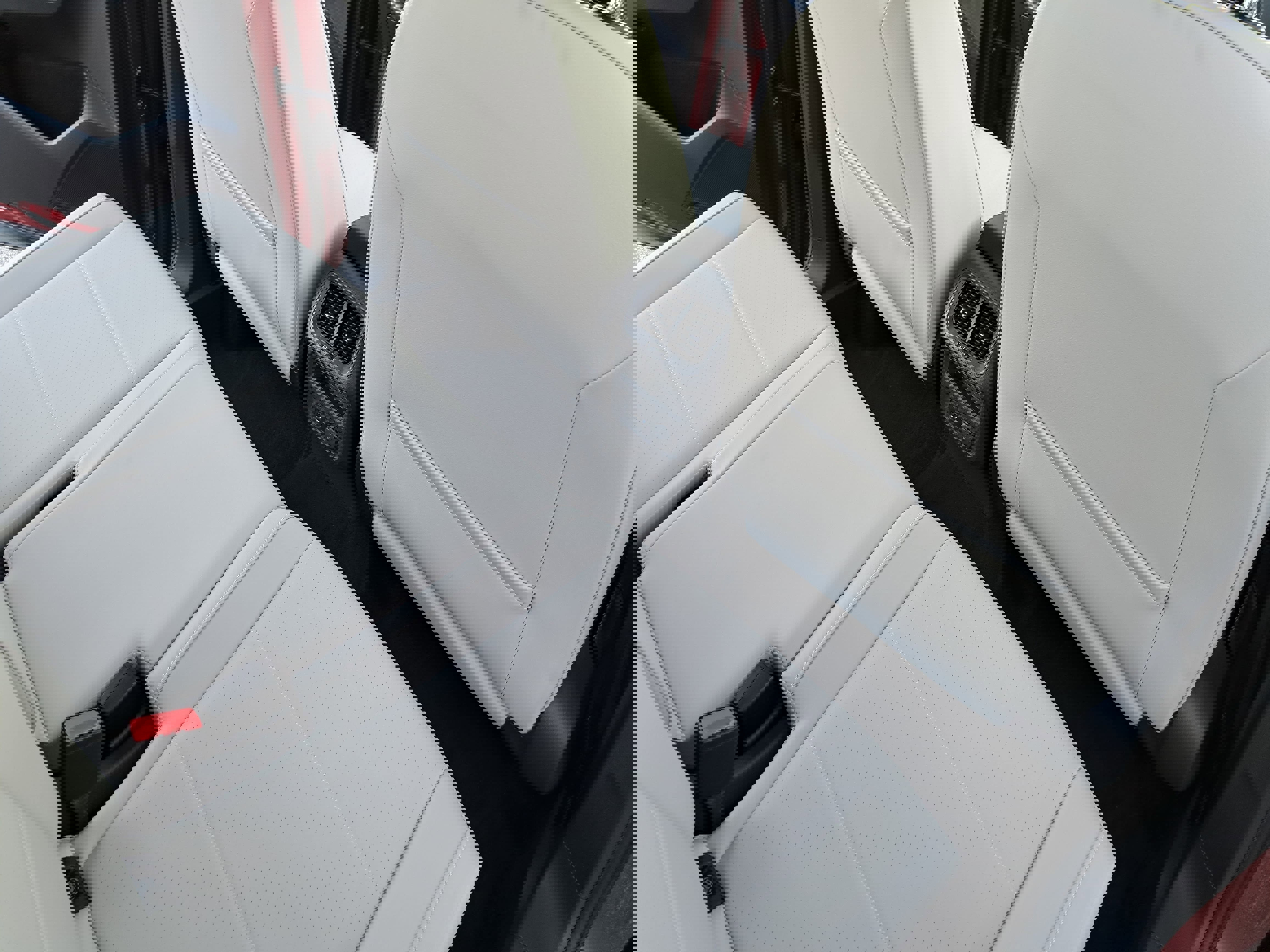 Certified 2019 Volkswagen Tiguan SE w/ Panoramic Sunroof Package image 11