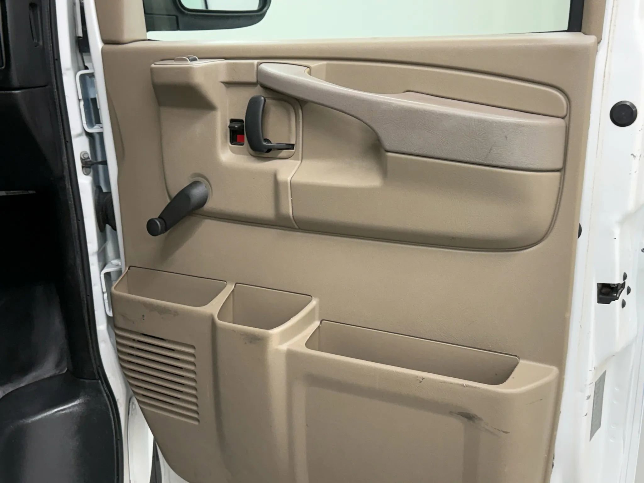 Used 2013 Chevrolet Express 3500 LS image 30