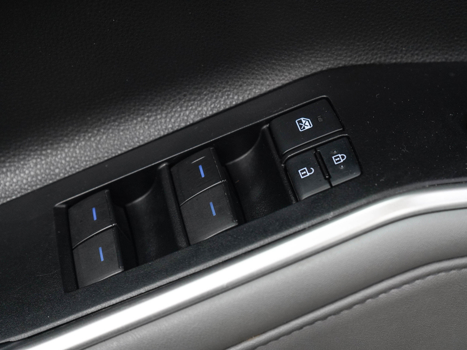 Used 2020 Toyota Highlander XLE AWD/4WD image 22