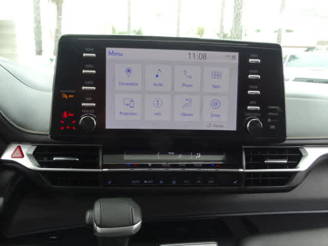 Certified 2023 Toyota Sienna XLE Woodland Edition image 27