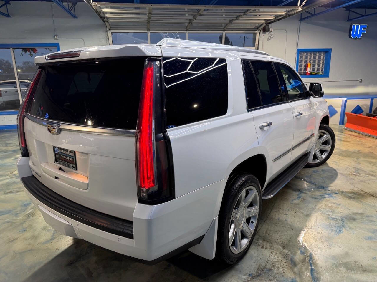 Used 2016 Cadillac Escalade Premium image 2