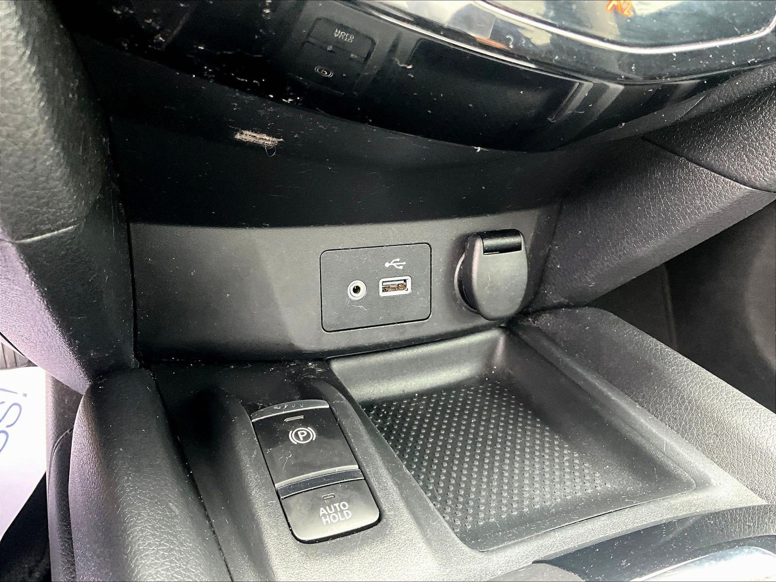 Used 2019 Nissan Rogue SV w/ Premium Package FWD image 16