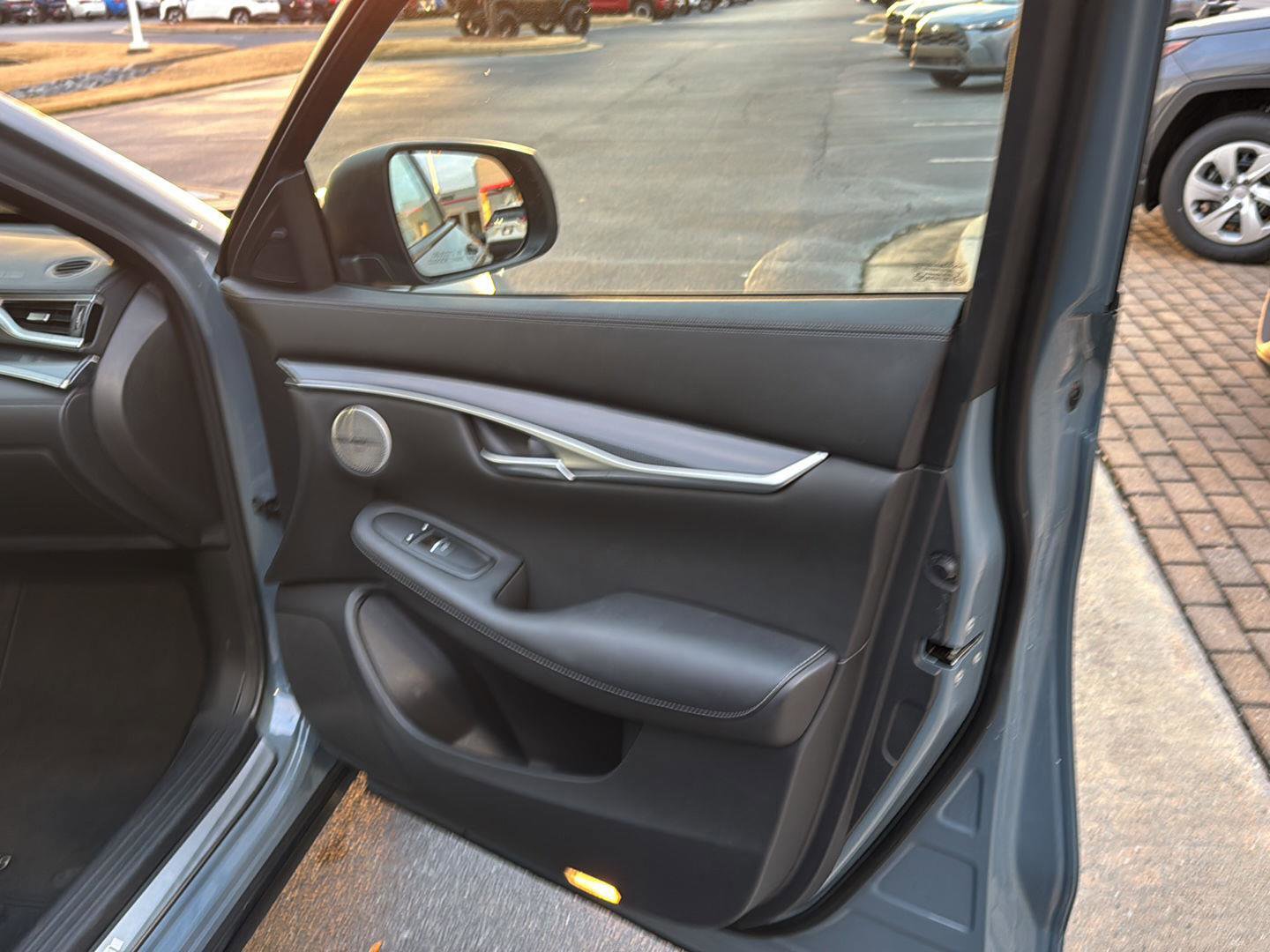 Used 2023 INFINITI QX50 Sport image 12