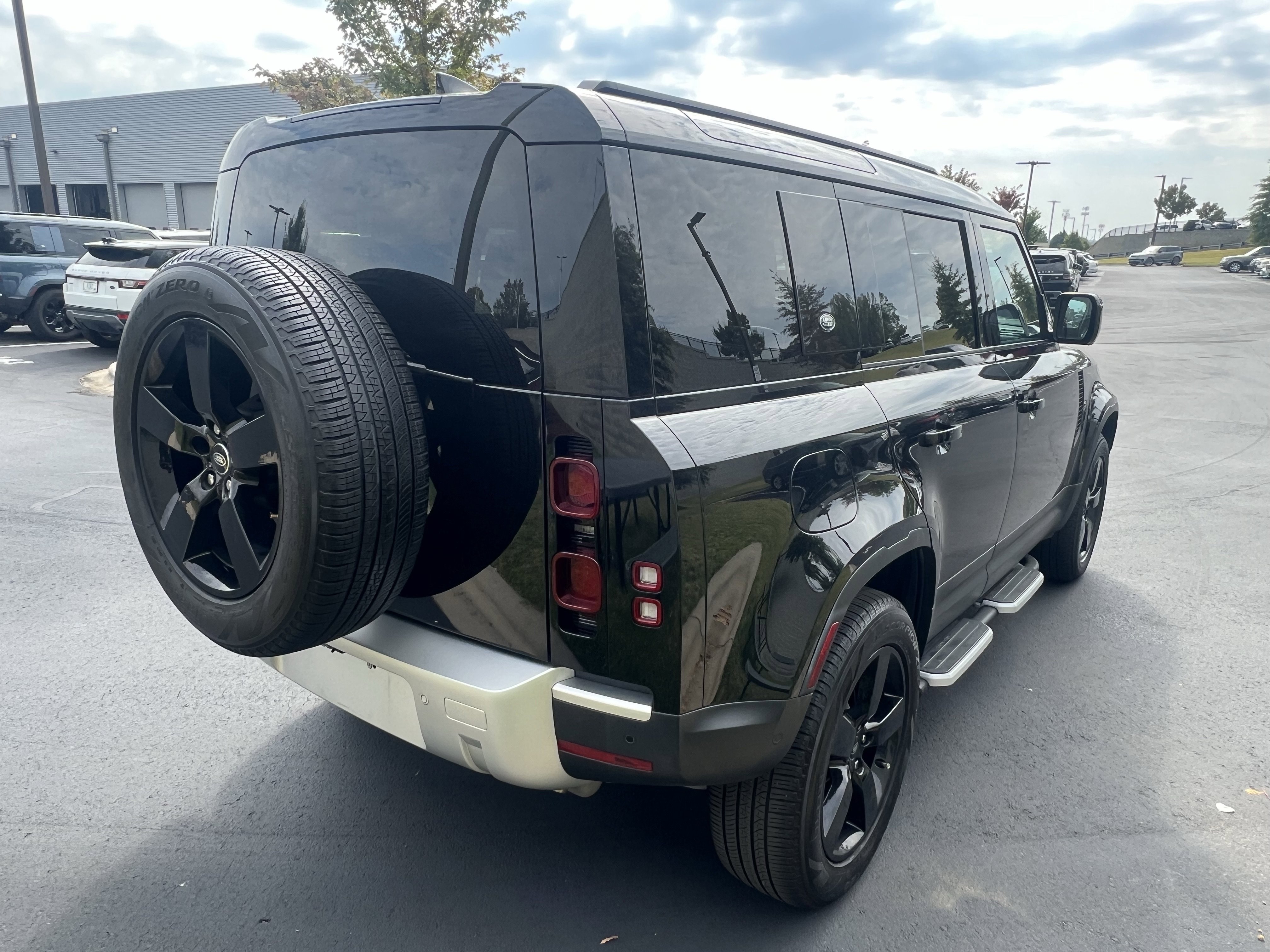 Used 2024 Land Rover Defender 110 S image 7