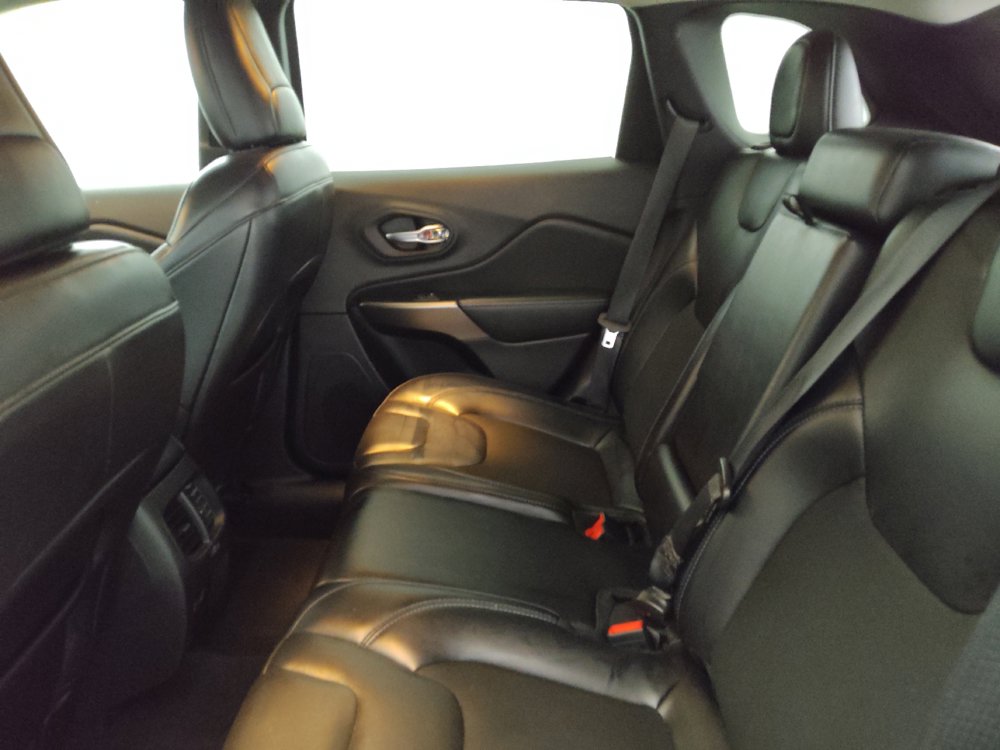 Used 2021 Jeep Cherokee Latitude Plus w/ Sun & Sound Group FWD image 18