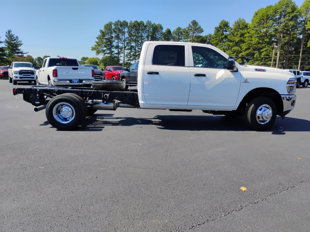 New 2027 RAM 3500 Tradesman w/ Chrome Appearance Group A AWD/4WD image 4