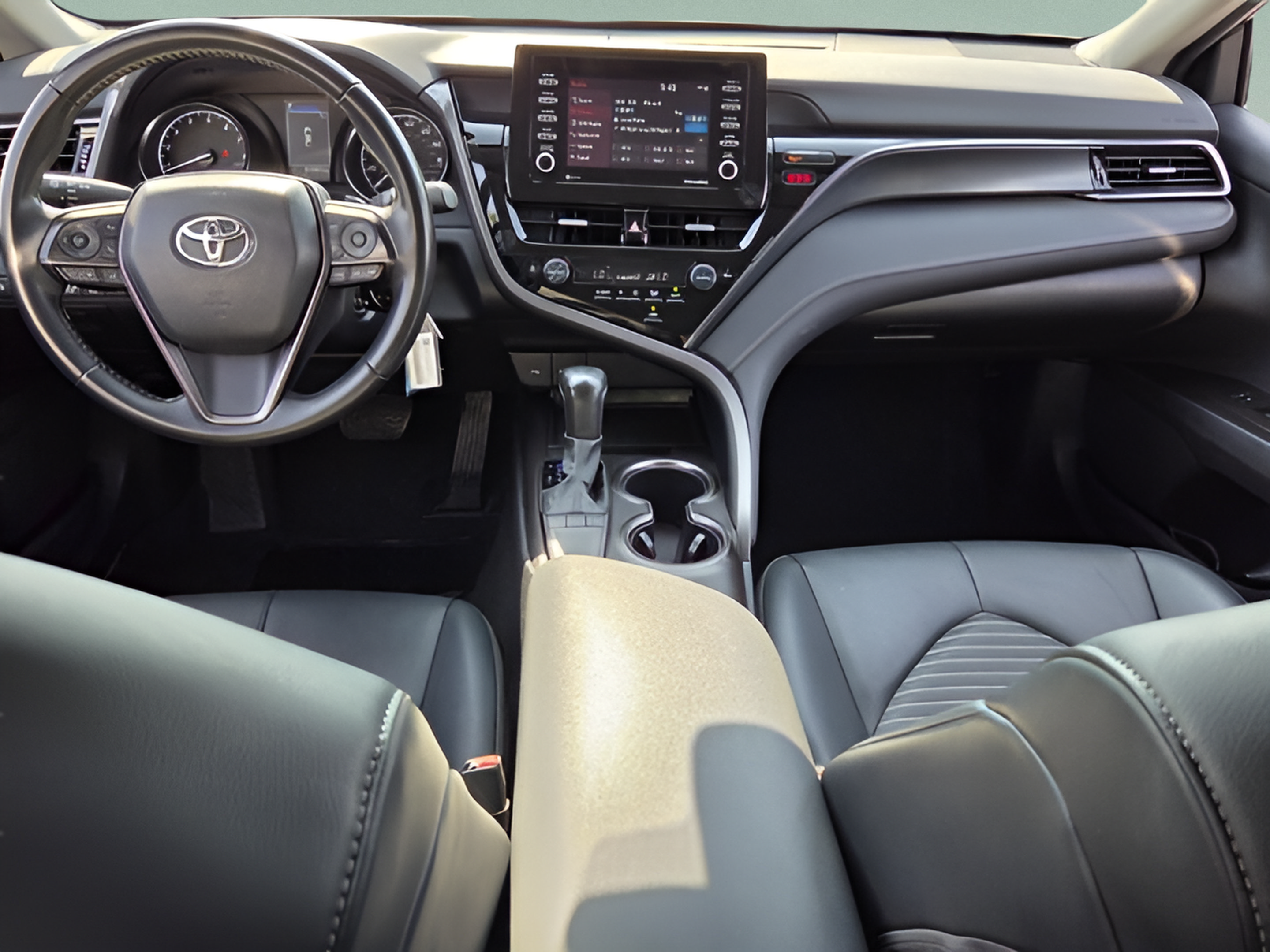 Used 2024 Toyota Camry SE FWD image 12