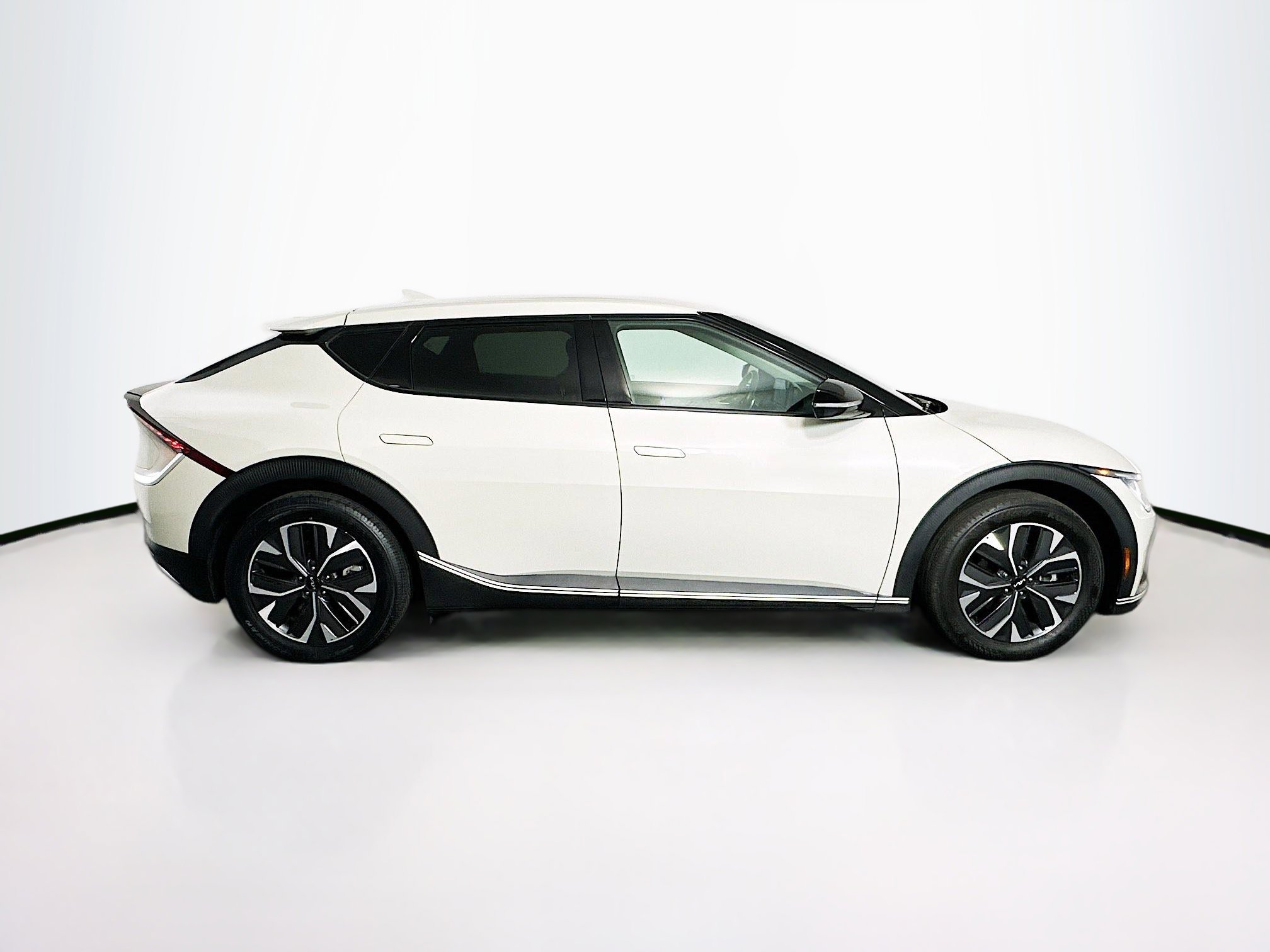 Used 2024 Kia EV6 Light image 10