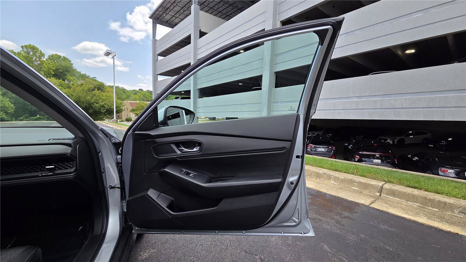 Used 2024 Honda Accord EX image 31