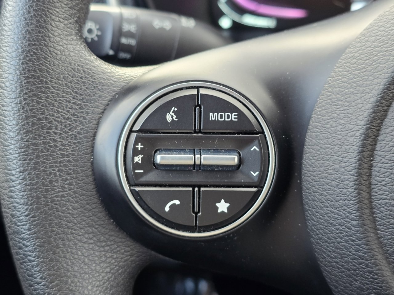 Used 2023 Kia Soul LX image 30