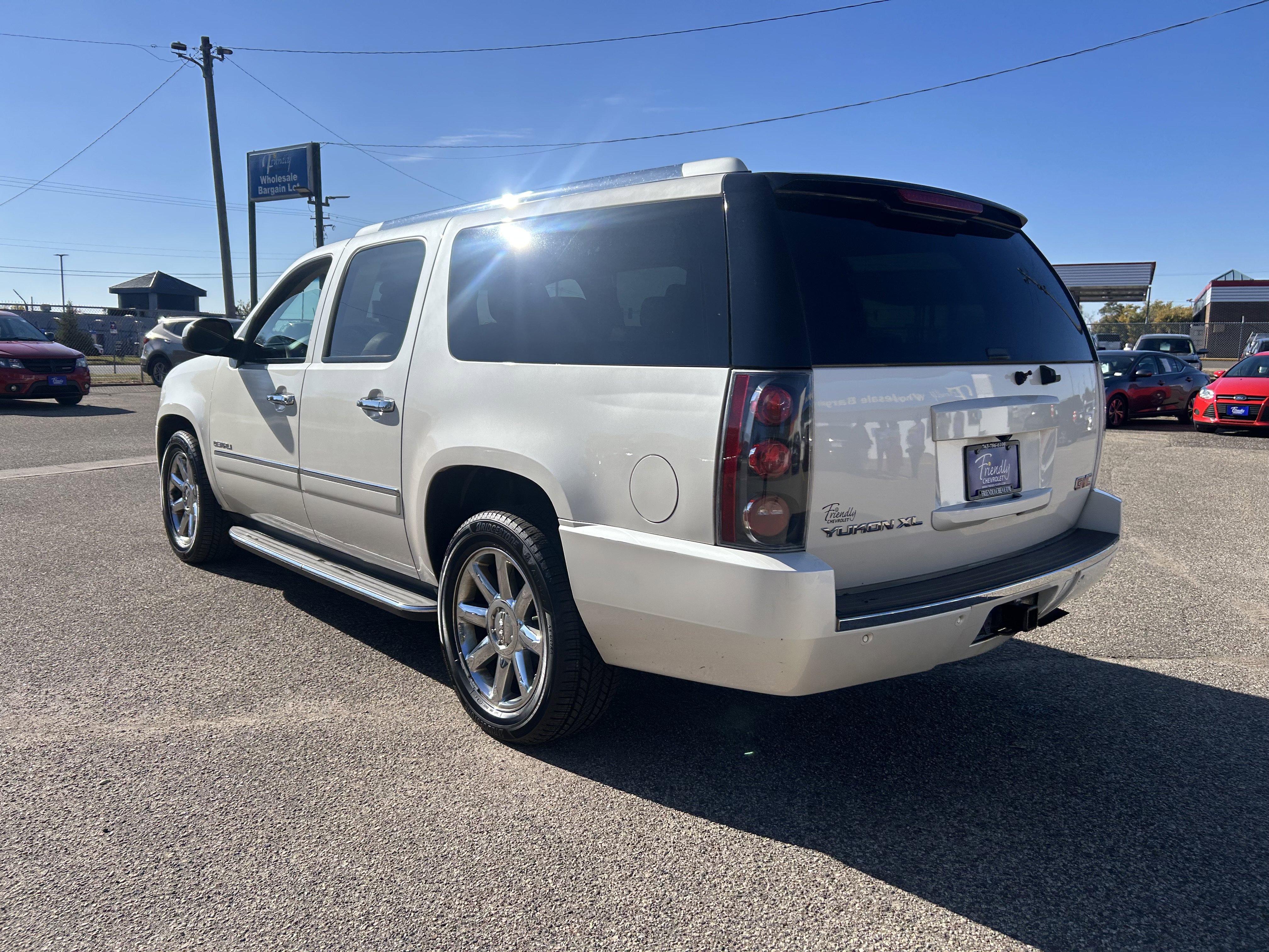 Used 2013 GMC Yukon XL Denali image 5
