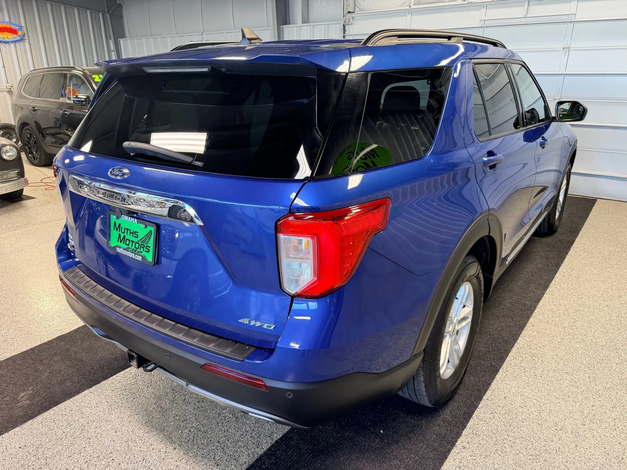 Used 2022 Ford Explorer XLT w/ Equipment Group 202A AWD/4WD image 4