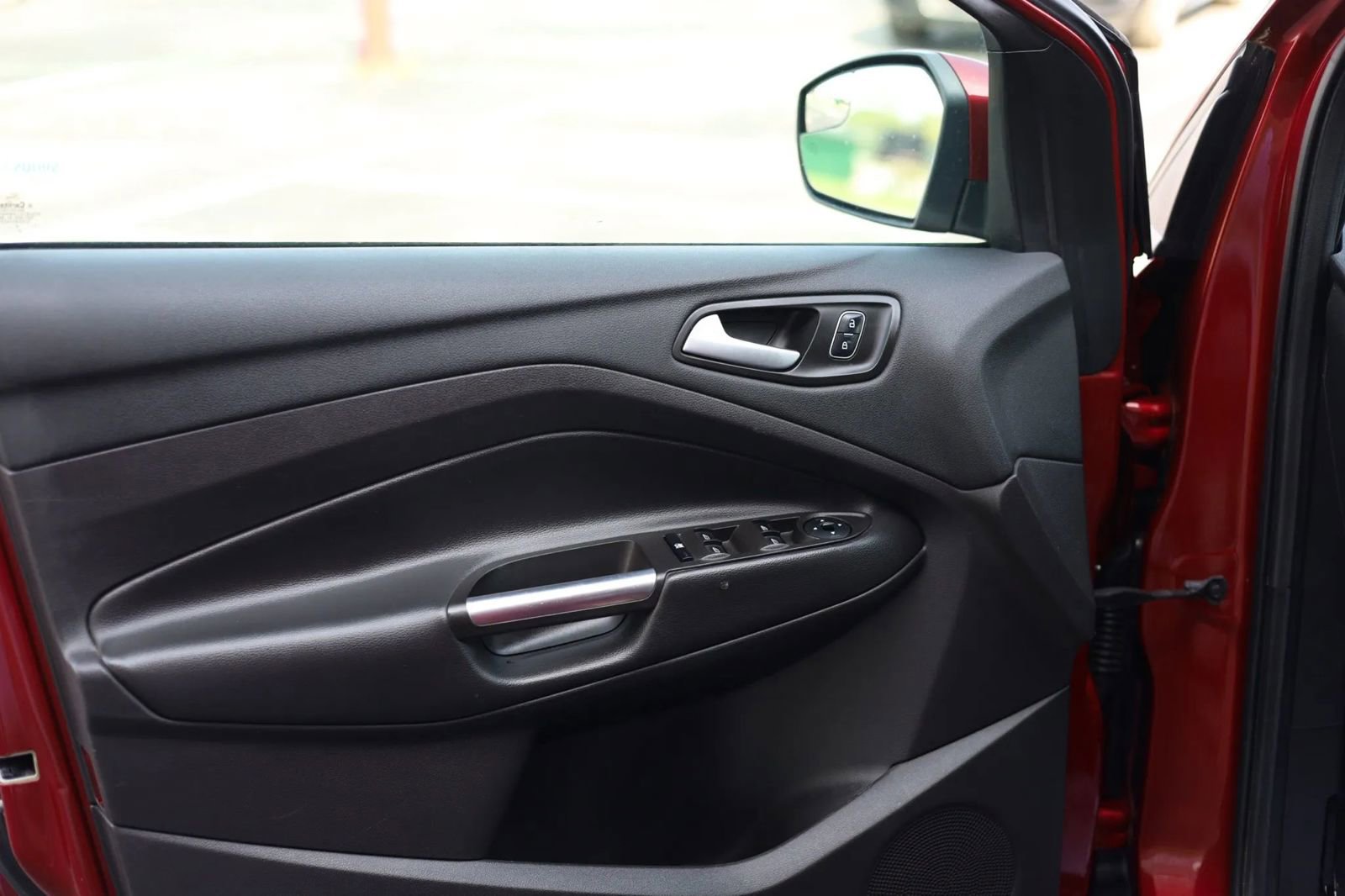 Used 2017 Ford Escape SE w/ SE Cold Weather Package image 10