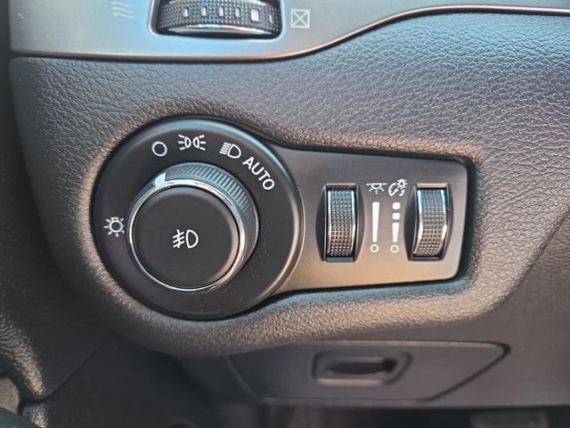 Used 2019 Jeep Cherokee Latitude Plus w/ Cold Weather Group image 24