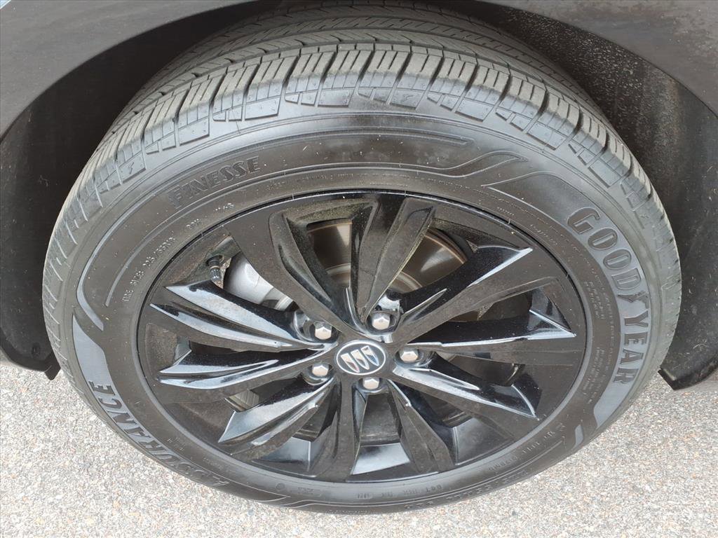 Used 2025 Buick Envista Sport Touring FWD image 4