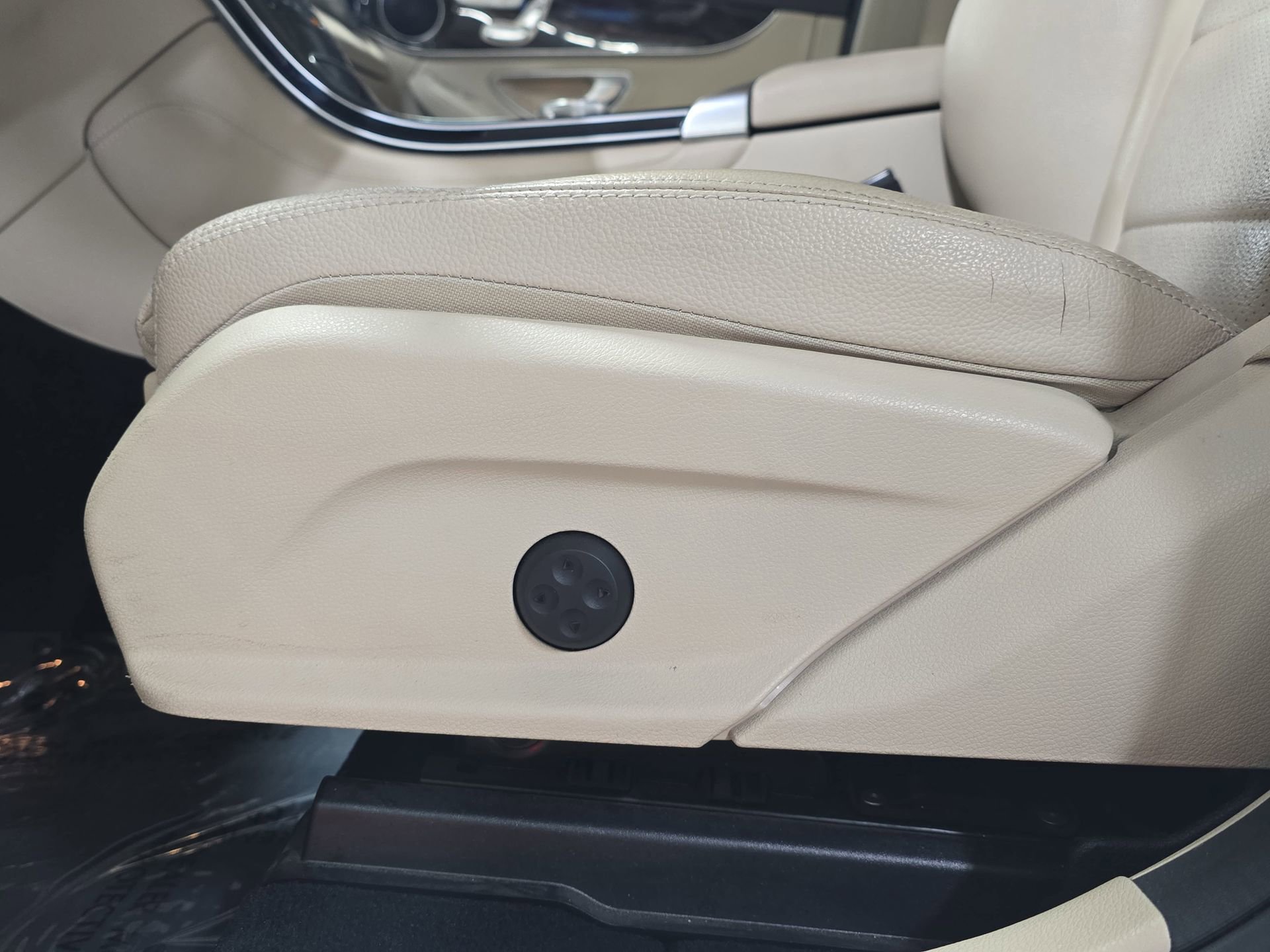 Certified 2019 Mercedes-Benz GLC 300 image 28