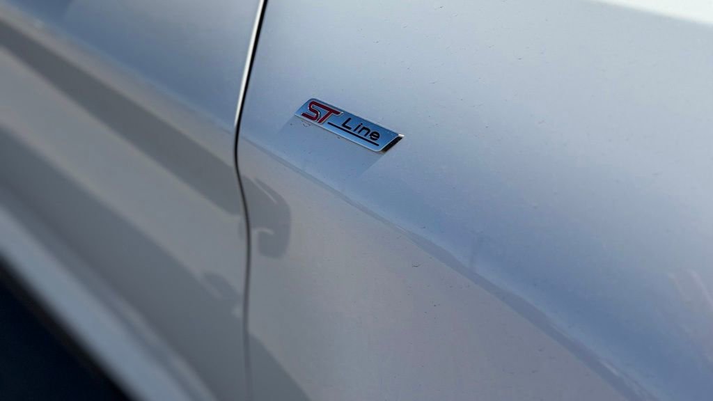 Used 2025 Ford Explorer ST-Line w/ Premium Package RWD image 3