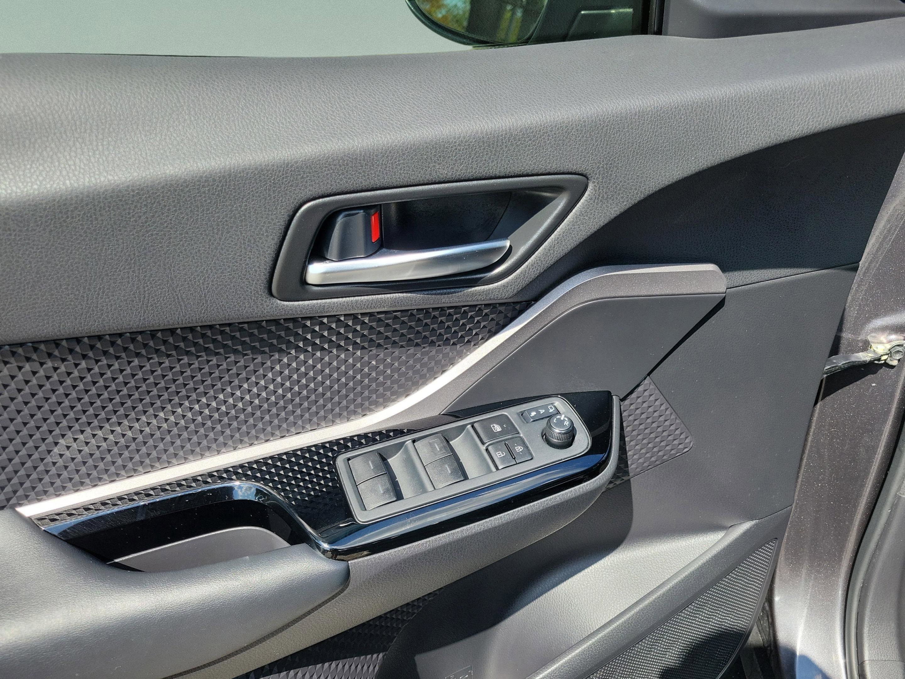 Used 2021 Toyota C-HR Nightshade image 5