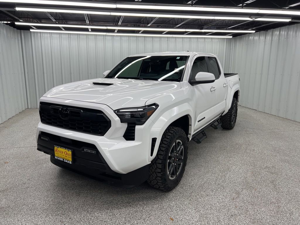Used 2025 Toyota Tacoma TRD Sport image 3