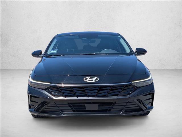 Used 2025 Hyundai Elantra SEL FWD image 2
