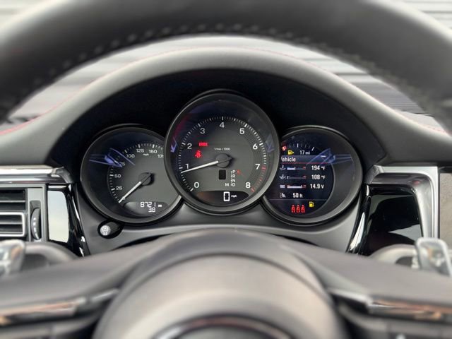 Certified 2025 Porsche Macan AWD/4WD image 21