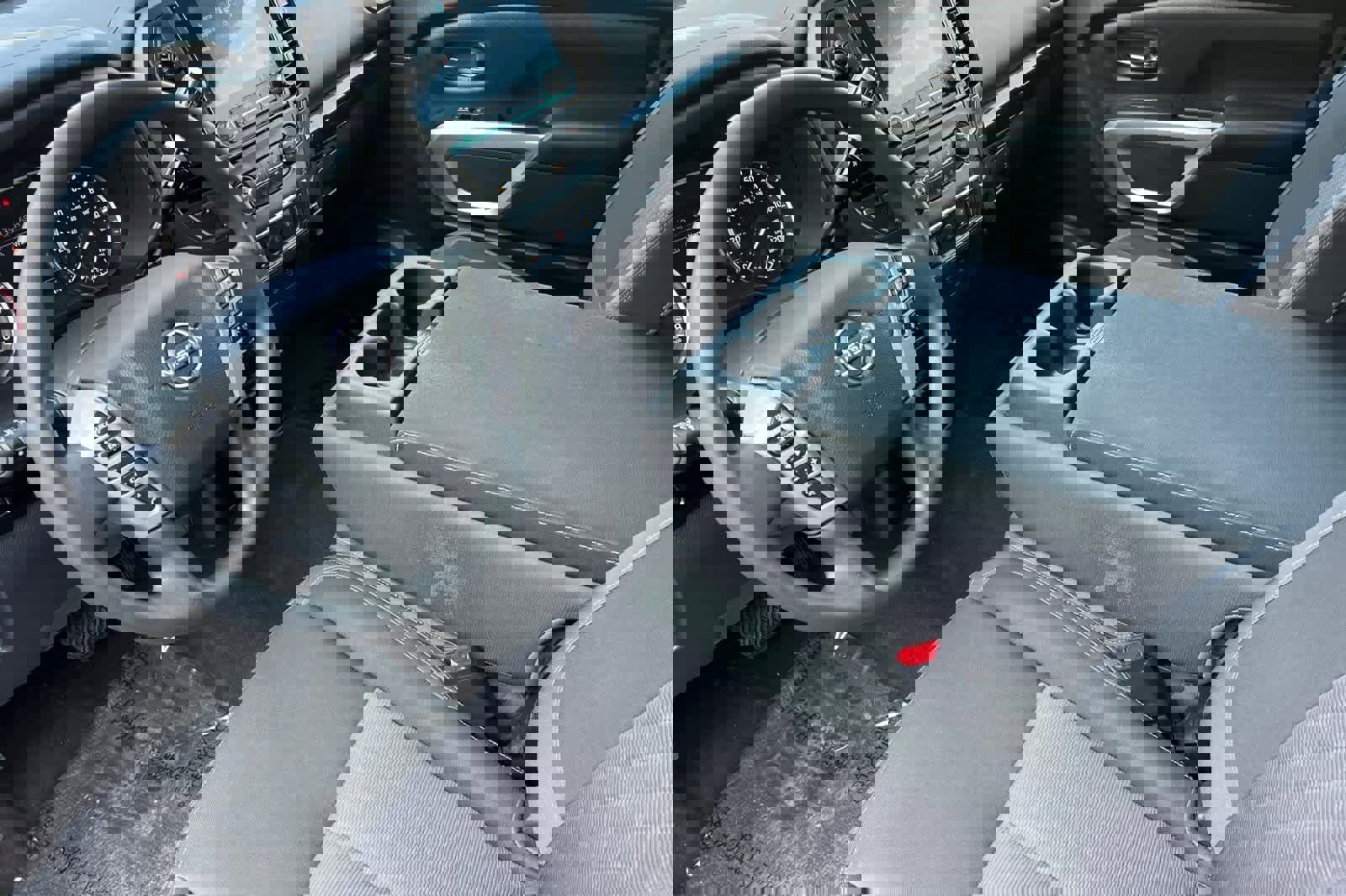 Used 2023 Nissan Titan SV image 12