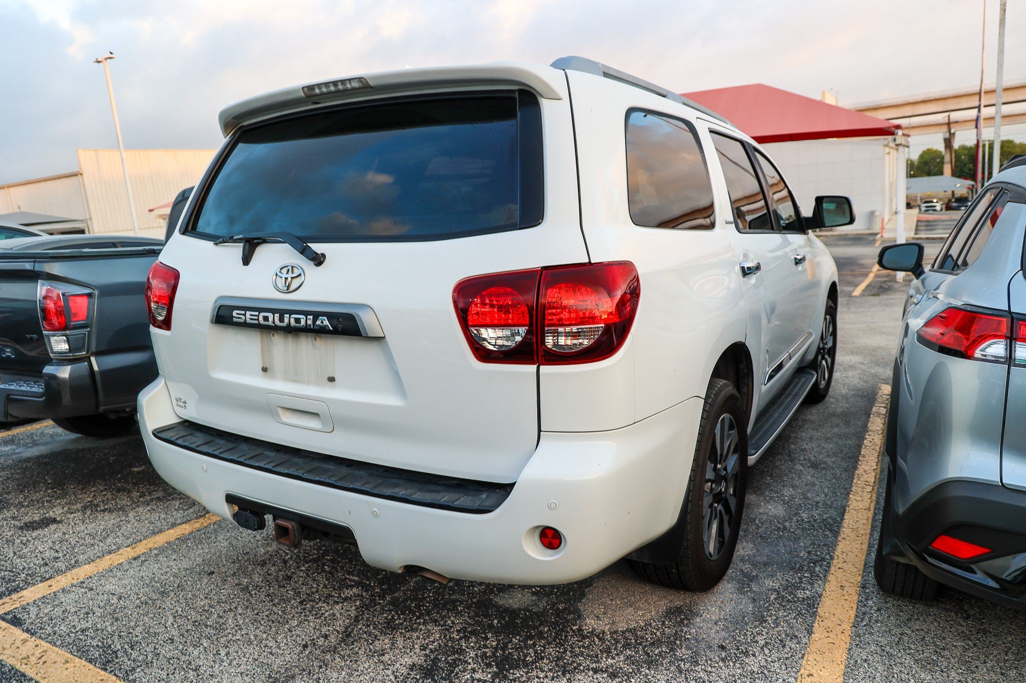Used 2020 Toyota Sequoia Limited w/ Safety & Convenience Package AWD/4WD image 10