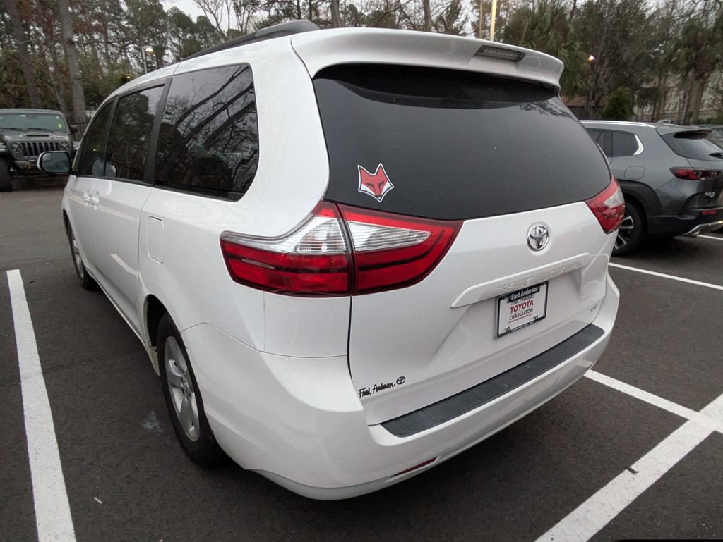 Used 2016 Toyota Sienna LE image 5