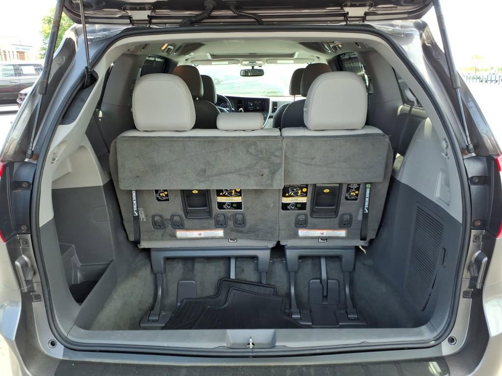 Used 2017 Toyota Sienna XLE AWD/4WD image 25
