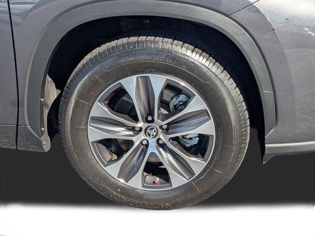 Used 2022 Toyota Highlander XLE image 10