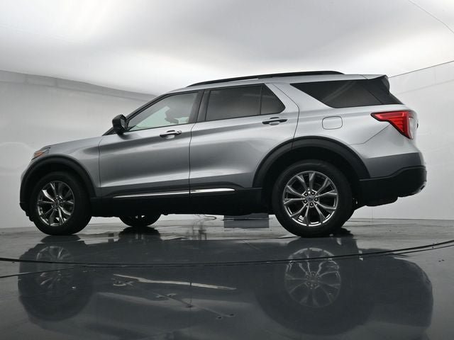 Certified 2022 Ford Explorer XLT w/ Equipment Group 202A AWD/4WD image 35