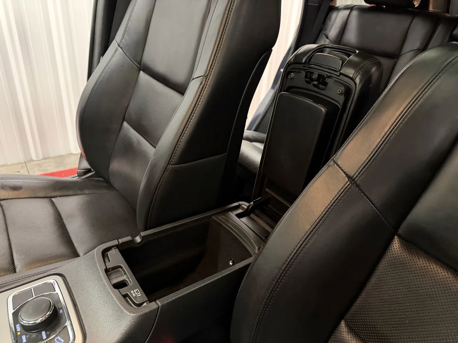 Used 2020 Jeep Grand Cherokee Limited w/ Luxury Group II image 39