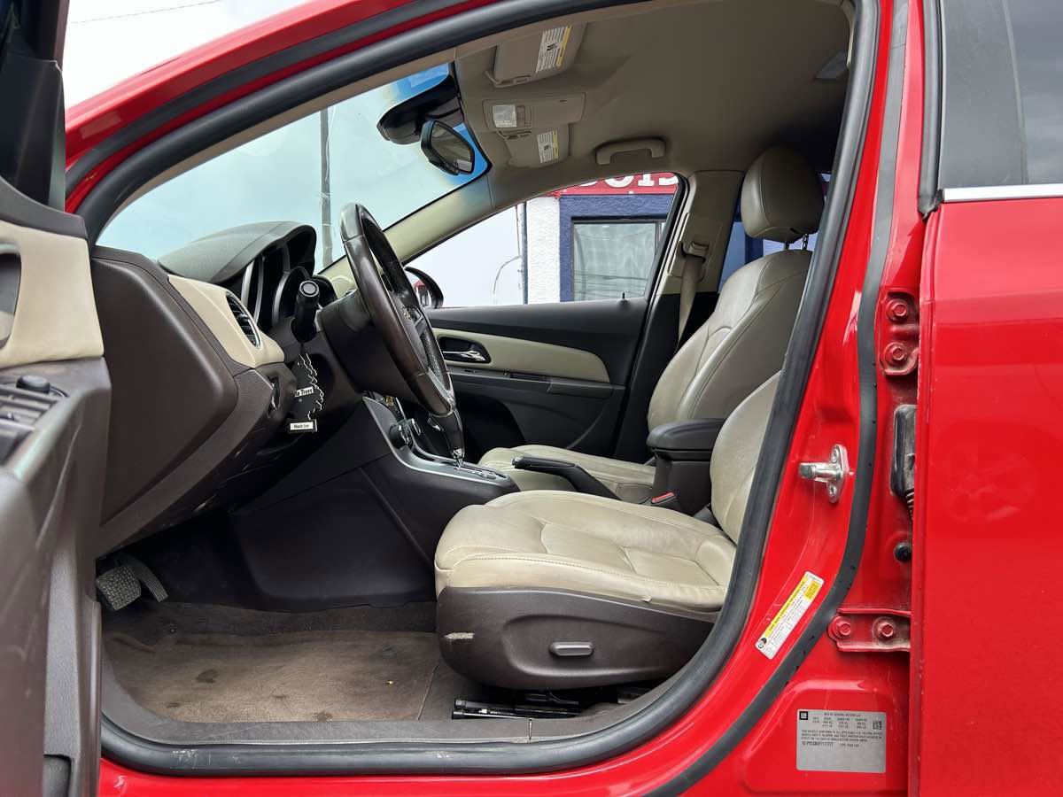 Used 2015 Chevrolet Cruze LT FWD image 21
