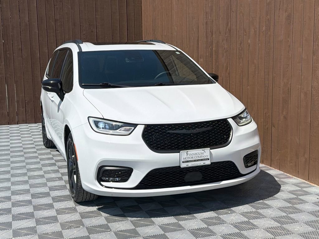 Used 2025 Chrysler Pacifica Limited FWD image 14