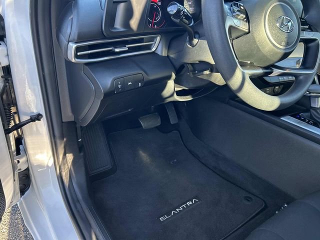 Certified 2023 Hyundai Elantra SEL image 17
