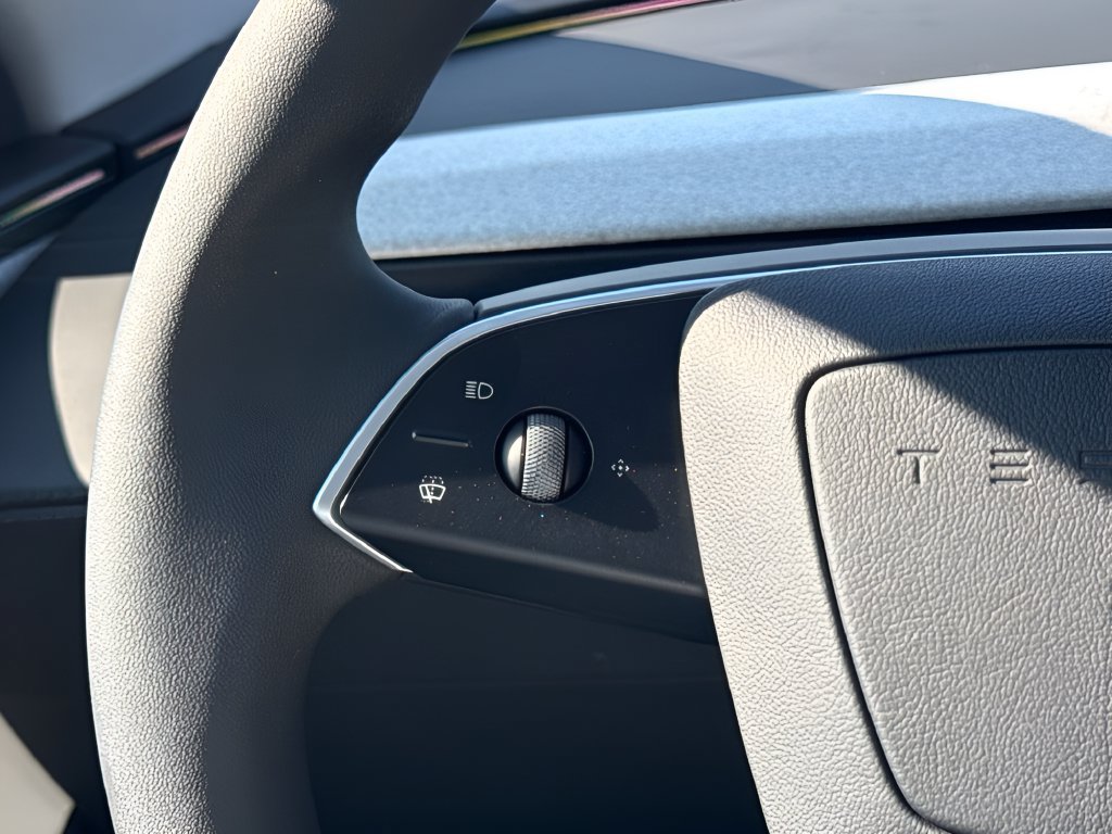 Used 2026 Tesla Model Y Long Range RWD image 15