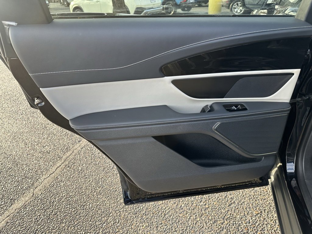 Used 2024 Lincoln Nautilus Premier image 16