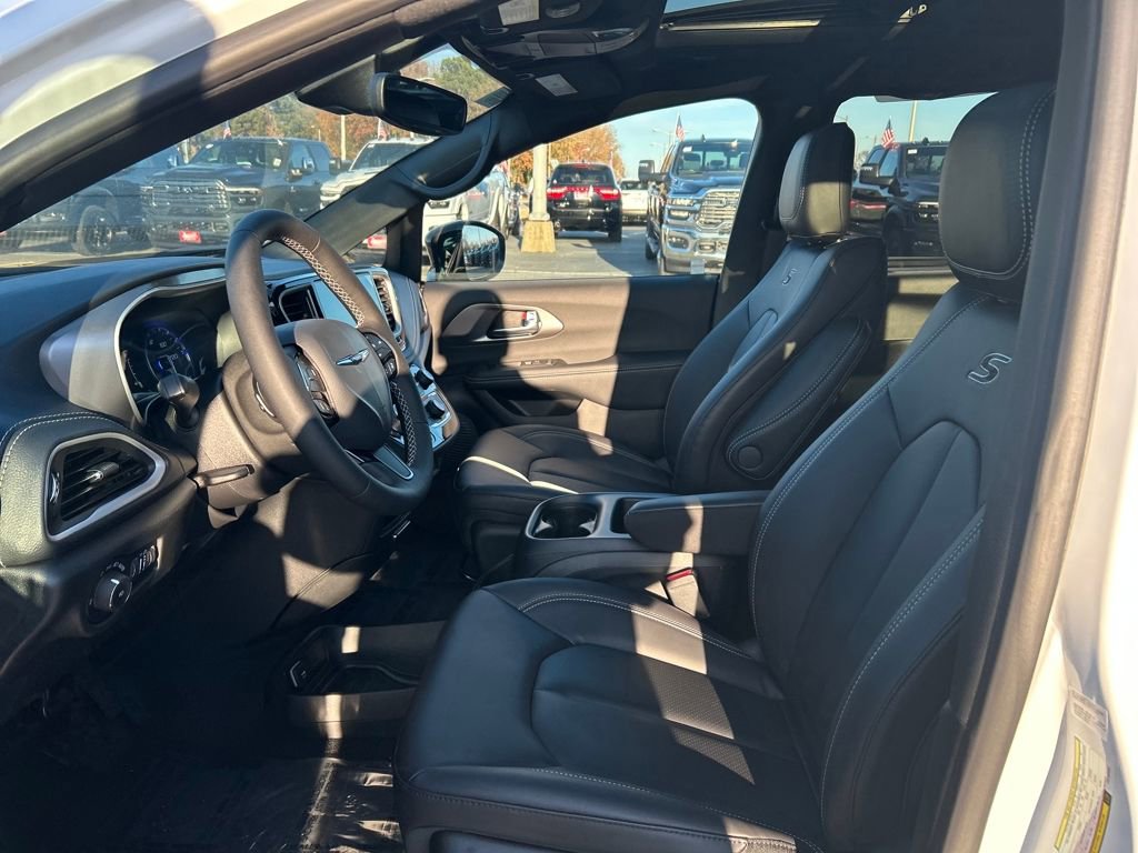 New 2026 Chrysler Pacifica Select w/ S Appearance Package image 22