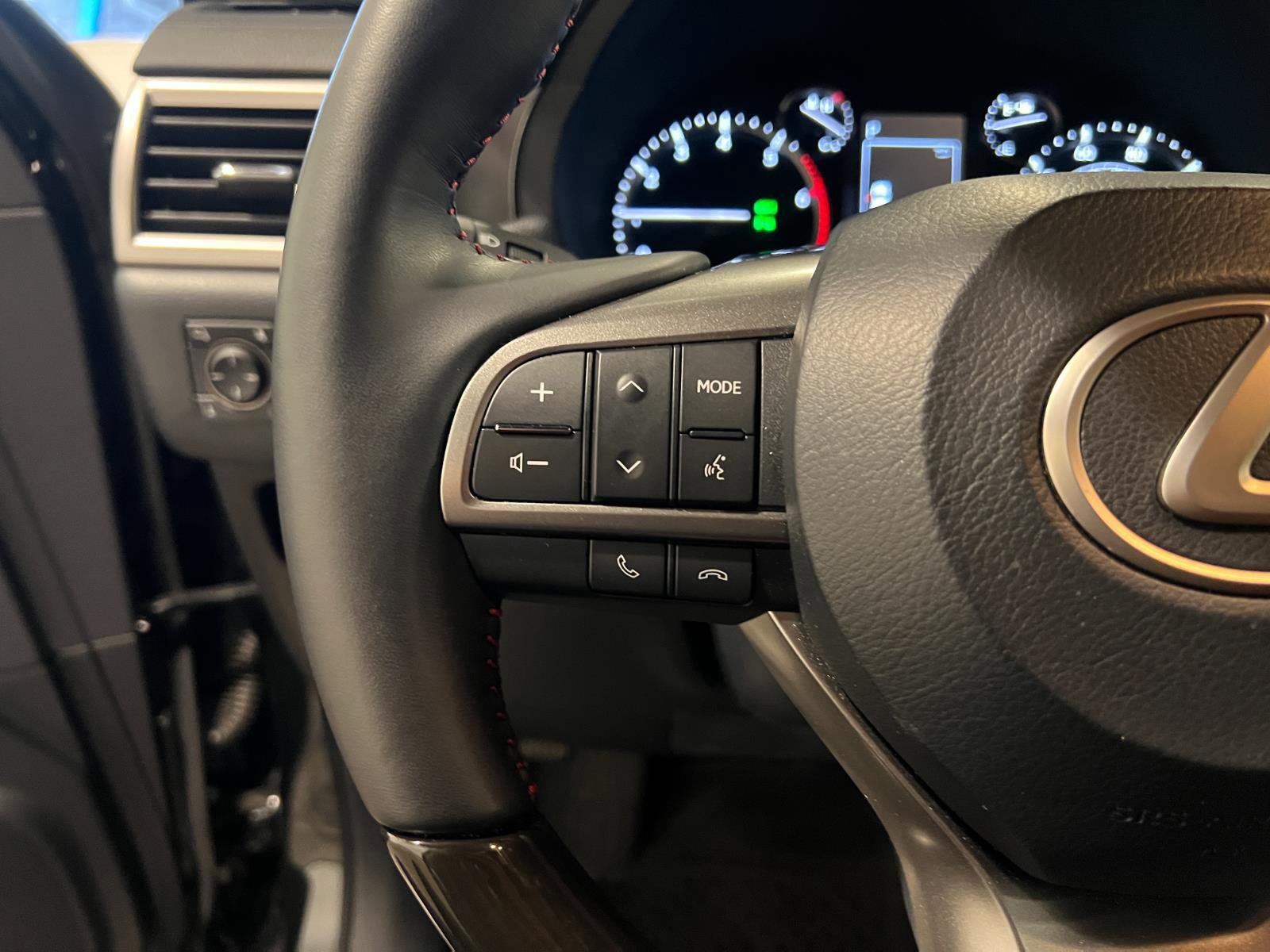 Used 2023 Lexus GX 460 Luxury w/ Sport Design Package AWD/4WD image 13