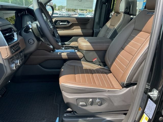 New 2026 GMC Yukon Denali Ultimate AWD/4WD image 2