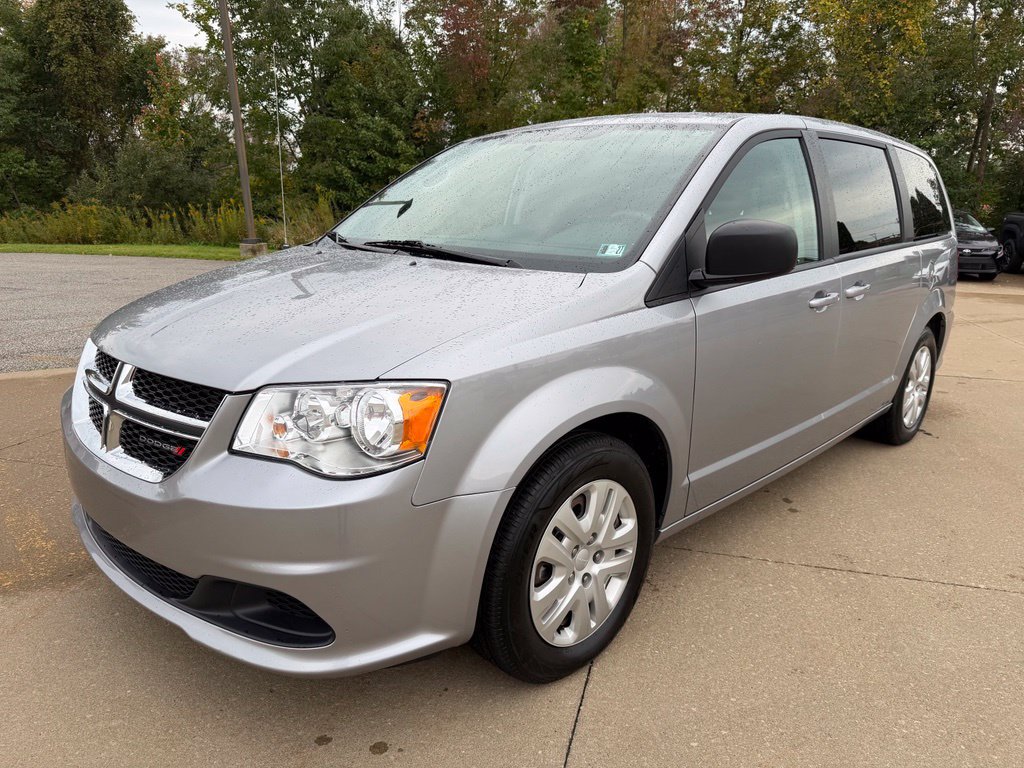 Used 2018 Dodge Grand Caravan SE FWD image 1