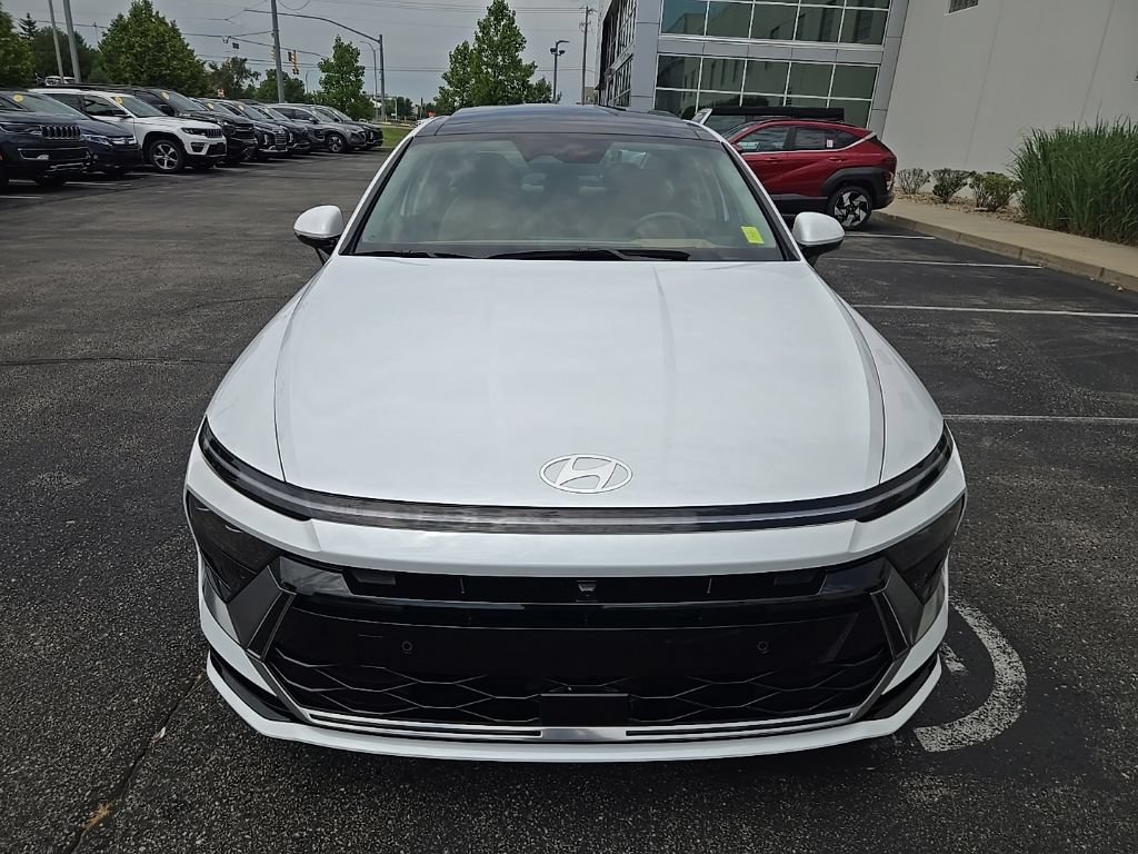 Certified 2025 Hyundai Sonata Limited FWD image 3