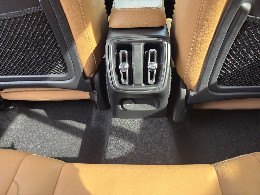 Used 2020 Volvo XC40 T4 Inscription w/ Protection Package Premier image 12