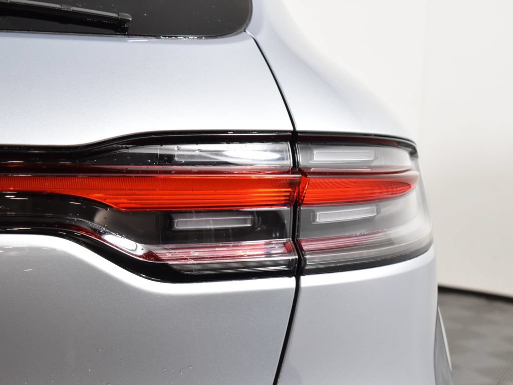 Used 2026 Porsche Macan AWD/4WD image 13