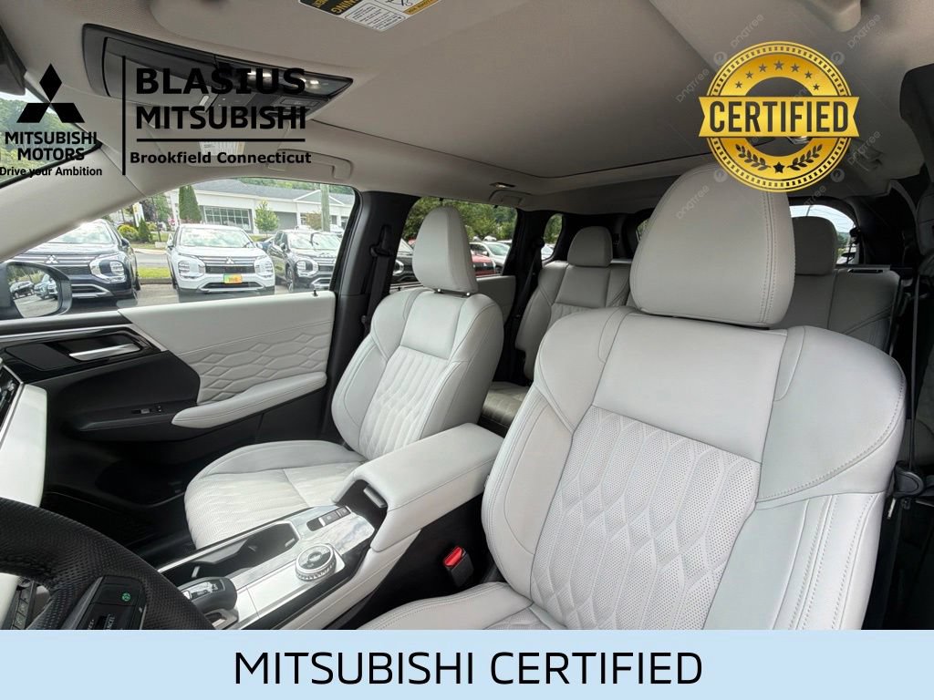 Used 2025 Mitsubishi Outlander AWD image 17