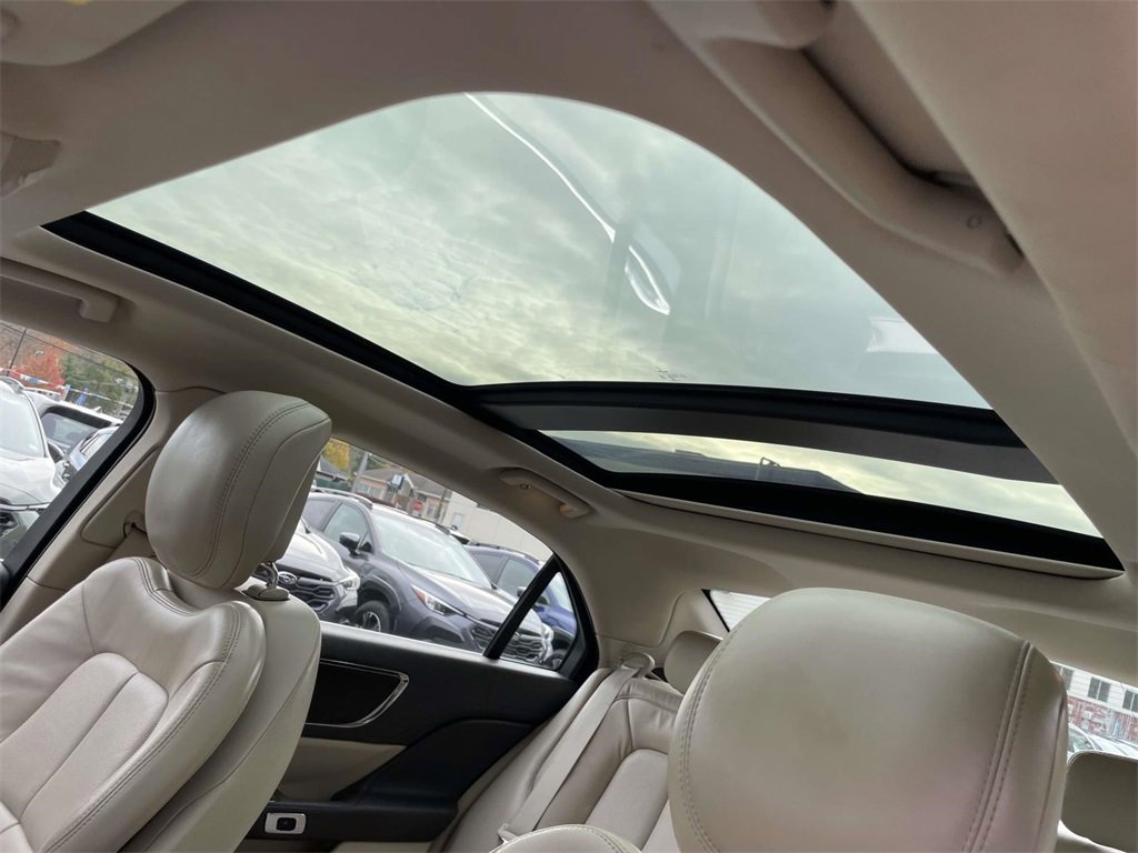 Used 2017 Lincoln Continental Select w/ Climate Package image 17