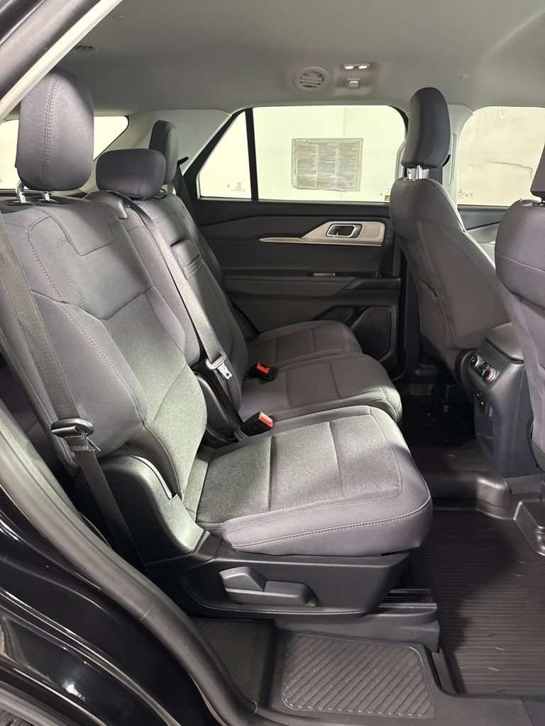 Used 2025 Ford Explorer Active AWD/4WD image 16